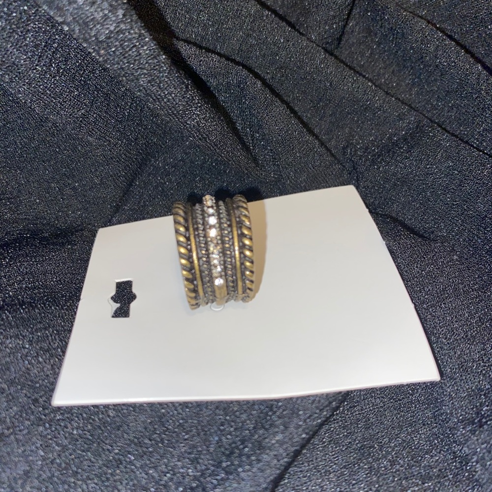 Size 8 ring - Picture 4 of 5